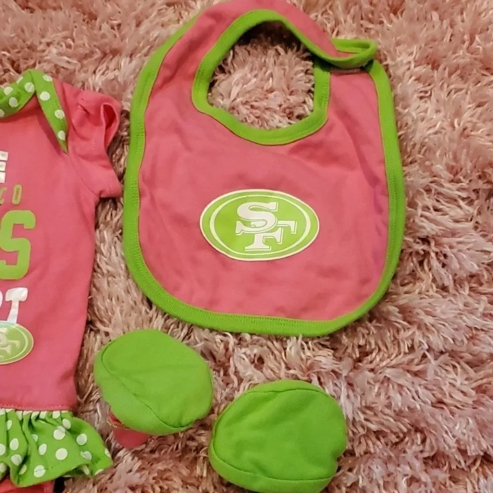49ers 0-3 month onsie, bib and shoe socks. NWOT